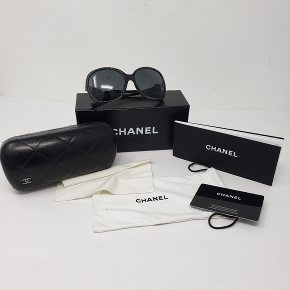CHANEL Accessories - CHANEL CC Gray Tweed 5174 Sunglasses With Case